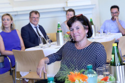 Abschlussfeier mittleres Pflegemanagement Pflegedienst OÖ mit Landesrätin Birgit Gerstorfer