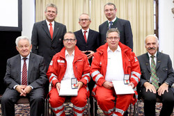 Überreichung der OÖ Rettungs-Dienstmedaille an Mitarbeiter des Österreichischen Roten Kreuzes Landesverband OÖ durch Landeshauptmann Dr.Josef Pühringer