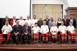 Überreichung der OÖ Rettungs-Dienstmedaille an Mitarbeiter des Österreichischen Roten Kreuzes Landesverband OÖ durch Landeshauptmann Dr.Josef Pühringer