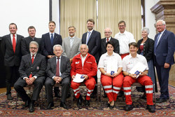 Überreichung der OÖ Rettungs-Dienstmedaille an Mitarbeiter des Österreichischen Roten Kreuzes Landesverband OÖ durch Landeshauptmann Dr.Josef Pühringer