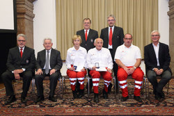 Überreichung der OÖ Rettungs-Dienstmedaille an Mitarbeiter des Österreichischen Roten Kreuzes Landesverband OÖ durch Landeshauptmann Dr.Josef Pühringer