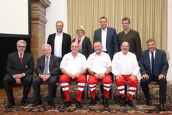 Überreichung der OÖ Rettungs-Dienstmedaille an Mitarbeiter des Österreichischen Roten Kreuzes Landesverband OÖ durch Landeshauptmann Dr.Josef Pühringer