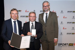Landesrat Mag. Dr. Michael Strugl verleiht den Titel  KONSULENT für das Sportwesen an verdiente Persönlichkeiten