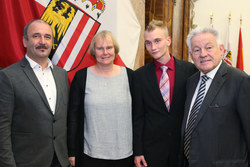 Landeshauptmann Dr. Josef Pühringer empfängt Ausgezeichnete Lehrlinge im Landhaus