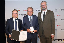 Landesrat Mag.Dr. Michael Strugl verleiht den Titel  Konsulent für das Sportwesen an verdiente Persönlichkeiten.