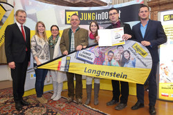 Landeshauptmann Stellvertreter Mag. Thomas Stelzer verleiht die Auszeichnung Junge Gemeinde