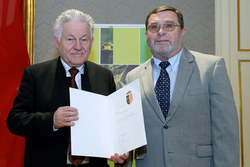 Verleihung von Kulturauszeichnungen durch Landeshauptmann Dr.Josef Pühringer an verdiente Persönlichkeiten
KONSULENT
DR. OTTO STOIK