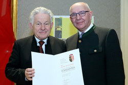 Verleihung von Kulturauszeichnungen durch Landeshauptmann Dr.Josef Pühringer an verdiente Persönlichkeiten
KONSULENT
FRANZ WETZLMAIER