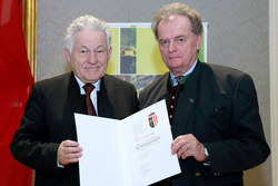 Verleihung von Kulturauszeichnungen durch Landeshauptmann Dr.Josef Pühringer an verdiente Persönlichkeiten
KONSULENT
JÖRG STROHMANN