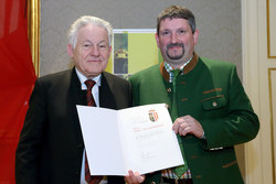Verleihung von Kulturauszeichnungen durch Landeshauptmann Dr.Josef Pühringer an verdiente Persönlichkeiten
KONSULENT
FRANZ WOLFSCHWENGER