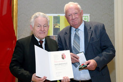 Verleihung von Kulturauszeichnungen durch Landeshauptmann Dr.Josef Pühringer an verdiente Persönlichkeiten
KULTURMEDAILLE DES LANDES 
ERWIN GATTRINGER