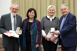 Auszeichnungen an verdiente Persönlichkeiten im Sozialbereich durch Landeshauptmann Dr.Josef Pühringer und Landesrätin Birgit Gerstorfer,MBA