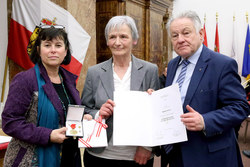 Auszeichnungen an verdiente Persönlichkeiten im Sozialbereich durch Landeshauptmann Dr.Josef Pühringer und Landesrätin Birgit Gerstorfer,MBA
Humanitätsmedaille
Hermine Schwarz