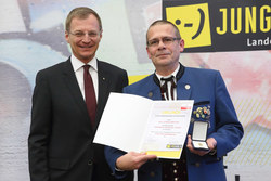 Verleihung des Ehrenzeichen Verdienste um die Oberösterreichische Jugend durch LH Stv. Mag Thomas Stelzer an KONSULENT GÜNTHER KREUTLER