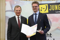 Verleihung des Ehrenzeichen Verdienste um die Oberösterreichische Jugend durch LH Stv. Mag Thomas Stelzer Mag (FH) SEBASTIAN RAPPL