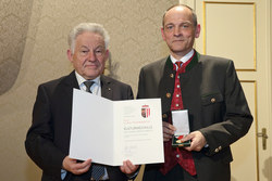 Verleihung von Kulturauszeichnungen durch Landeshauptmann Dr. Josef Pühringer DIE KULTURMEDAILLE DES LANDES OÖ 
WIRD VERLIEHEN AN:
KLAUS PESENDORFER