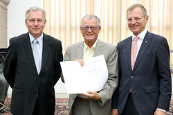 Urkundenüberreichung anläßlich der goldenen Matura mit Landeshauptmann Mag. Thomas Stelzer und Landesschulrat Fritz Enzenhofer