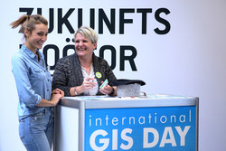 GIS Day im Landesdienstleistungszentrum mit LR Mag. Steinkellner