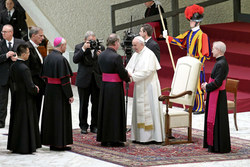 Übergabe Friedenslicht an Papst Franziskus mit Landeshauptmann Mag. Thomas Stelzer