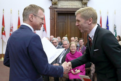 Verleihung von Berufstiteln und
Bundesauszeichnungen durch LH Mag. Thomas Stelzer
Medizinalrat
Dr. Günter GOTTFRIED
