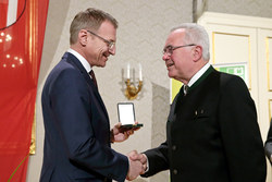 Verleihung von Konsulententiteln und Kulturmedaillen durch LH Mag. Thomas Stelzer KULTURMEDAILLE DES LANDES OÖ Matthias ENGLER