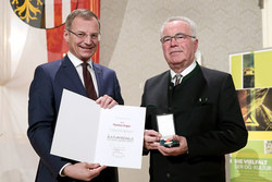 Verleihung von Konsulententiteln und Kulturmedaillen durch LH Mag. Thomas Stelzer KULTURMEDAILLE DES LANDES OÖ Matthias ENGLER