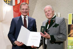 Verleihung von Konsulententiteln und Kulturmedaillen durch LH Mag. Thomas Stelzer KULTURMEDAILLE DES LANDES OÖ OSR Franz Xaver MANNERT