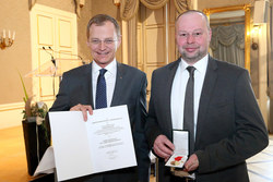 Überreichung von Ehrenzeichen des Landes Oberösterreich an Gewerkschaftsfunktionäre Abteilungsinspektor
Thomas WALCH
