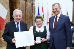 Ehrenzeichenverleihung des Landes an Funktionäre des OÖ Seniorenbundes Verdienstmedaille an Ehrenobfrau
GR a.D. Elisabeth PIRKLBAUER
