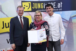Landeshauptmann Mag. Stelzer übergibt die Auszeichnung Junge Gemeinde