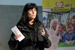 Landesrätin Mag Haberlander verleiht die Auszeichnung Gesunder Kindergarten in Gurten