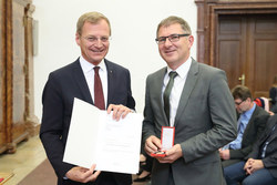 Überreichung von Berufstitel und
Bundesauszeichnungen 
GOLDENE MEDAILLE FÜR VERDIENSTE 
UM DIE REPUBLIK ÖSTERREICH
Gemeindevorstand a.D.
Ing. Dipl.-Päd. Johannes BRANDSTETTER
ehem. Gemeindevorstand der Gemeinde St. Marien