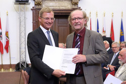 Verleihung der Berufstitel durch Landeshauptmann Mag. Stelzer Obermedizinalrat
Hofrat i.R. Dr. Oswald SCHUBERTH
