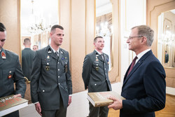Vorstellung ausgemusterte Offiziere und Unteroffiziere mit Landeshauptmann Mag. Thomas Stelzer