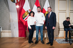 Landeshauptmann Mag. Thomas Stelzer empfängt ausgezeichnete Lehrlinge im Steinernen Saal des Linzer Landhauses 