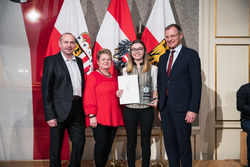 Landeshauptmann Mag. Thomas Stelzer empfängt ausgezeichnete Lehrlinge im Steinernen Saal des Linzer Landhauses 