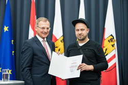 Verleihung der Landespreise für Kultur an Herrn Mag.art. Felix Pöchhacker durch Landeshauptmann Mag. Thomas Stelzer.