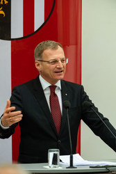 Landeshauptmann Mag. Thomas Stelzer überreicht Bundesauszeichnungen an ehemalige Landesbedienstete