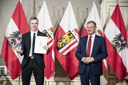 Landeshauptmann Mag. Thomas Stelzer empfängt ausgezeichnete Maturantinnen und Maturanten im Redoutensaal des Landes Oberösterreich.