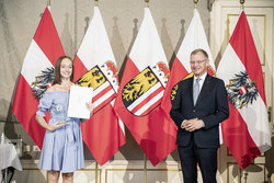 Landeshauptmann Mag. Thomas Stelzer empfängt ausgezeichnete Maturantinnen und Maturanten im Redoutensaal des Landes Oberösterreich.