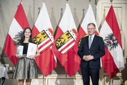 Landeshauptmann Mag. Thomas Stelzer empfängt ausgezeichnete Maturantinnen und Maturanten im Redoutensaal des Landes Oberösterreich.