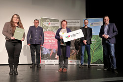 Auszeichnungsfeier Bienenfreundliche Gemeinde mit Landesrat Stefan Kaineder 