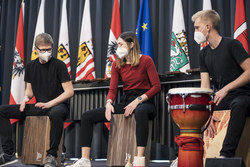 Landeshauptmann Thomas Stelzer bei der Filmpräsentation Fair Play - Oberösterreichs Schulen helfen den Ärmsten der Welt