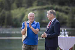 Landeshauptmann Mag Thomas Stelzer bei der Präsentation und Übergabe der Urkunden anlässlich der Neuaufnahme von 12 Elementen in das Nationale Verzeichnis des immateriellen Kulturerbes in Österreich.