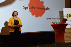 Erziehungsimpulse Vortrag am 7. Oktober 2021: Worte wirken - Sprache hat Kraft mit Sabine Reichsthaler im Star Movie in Regau