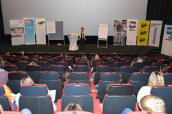 Vortrag der Vortragsreihe ErziehungsImpulse am 11.10.2017 im Star Movie Regau zum Thema Erziehen mit Gelassenheit mit Christiane Kutik.